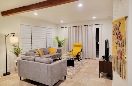 Laguna Hills House | Charming Renovated Guest House