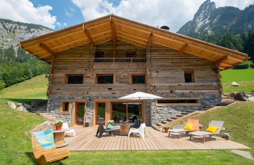 Manigod Ski Chalet | Charming rental with swimming pool and sauna