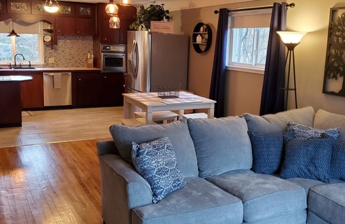 Hale Cabin | Charming rental within walking distance to public boat launch on Sage Lake!