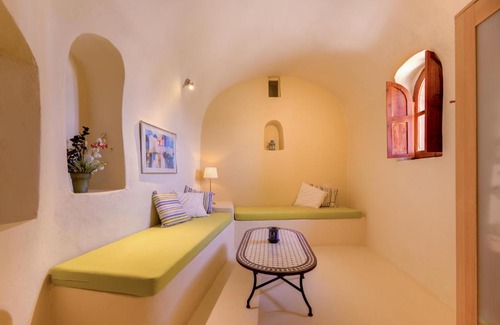 Episkopi Gonias House | Charming Restored 300yr-0ld Guest House