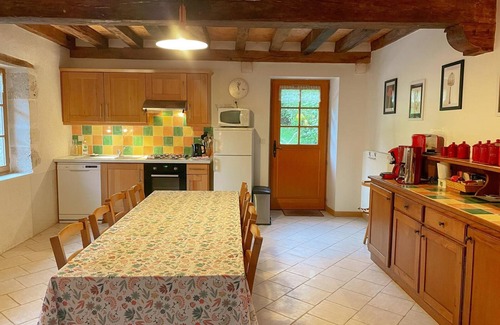Valencisse Cottage | Charming Restored Farmhouse: Spacious, Family-Friendly, Near Loire Castles, All-Inclusive Amenities