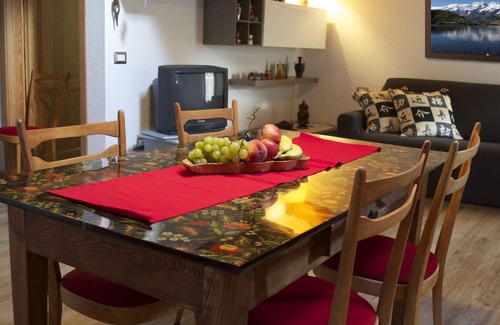 Fontainemore Cottage | Charming, restored cottage sleeps 4