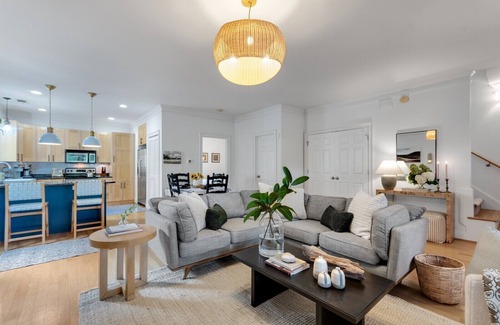 Athens House | Charming Retreat, Convenient to Downtown, Campus & Stadium