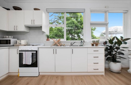 Sydney Apartment | Charming Retreat in Exclusive Glebe Estate