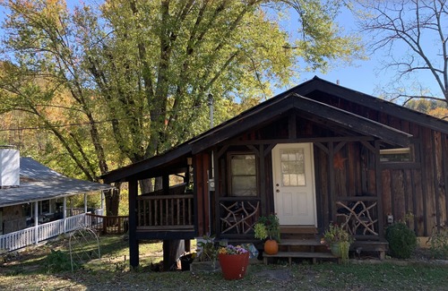 Sylva Apartment | Charming retreat near the river and downtown Dillsboro.