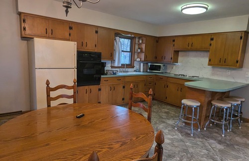 Newburgh House | Charming Retreat near Historic Newburgh, Evansville and Henderson Kentucky.