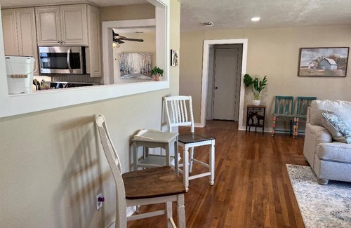 Clay House | Charming Retreat Pet-Friendly Near SAFB, WF, Hunting, Fishing Adventure & enjoy