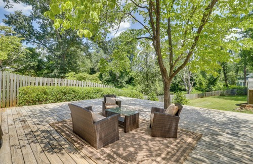 Fry's Spring Cottage | Charming Retreat in Charlottesville w/Deck!