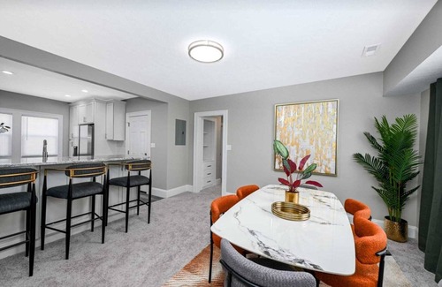 Cleveland House | Charming Retreat in the Heart of Shaker Heights.Your Perfect Home Away from Home
