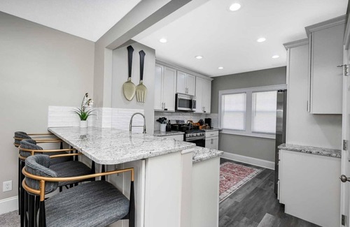 Cleveland House | Charming Retreat in the Heart of Shaker Heights.Your Perfect Home Away from Home