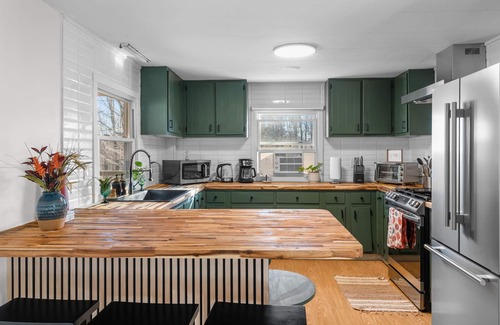 Tannersville Cottage | Charming Retreat 5 Minute Walk to Main Street & 7 Minutes to Hunter Mountain