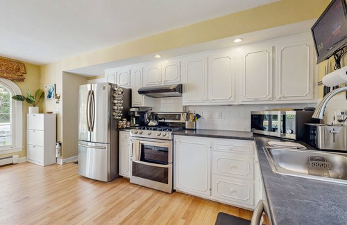 Cumberland Foreside House | Charming Retreat w/WiFi, Ping Pong Table & Walking Distance to the Ocean
