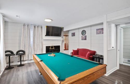 Chesterfield Court House House | Charming Retreat with Pool Table in Chesterfield!