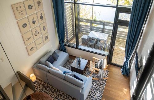 Maubray House | Charming Retreat with Pool