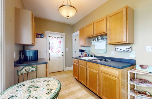 Rockford Apartment | Charming retreat with Smoky Mountain views, kitchenette, & central AC