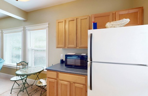 Rockford Apartment | Charming retreat with Smoky Mountain views, kitchenette, & central AC