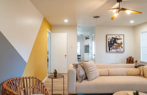 Tarrytown House | Charming retro 2-bedroom bungalow with AC and WiFi in cool Austin