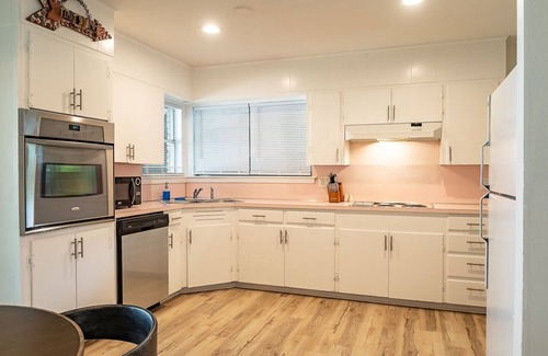 Tarrytown House | Charming retro 2-bedroom bungalow with AC and WiFi in cool Austin