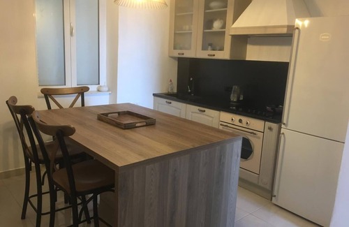 Herceg Novi Apartment | Charming retro apartment with sea views - close to the beach in historic Herceg-Novi