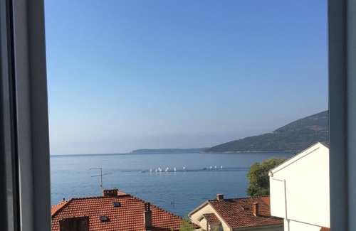 Herceg Novi Apartment | Charming retro apartment with sea views - close to the beach in historic Herceg-Novi