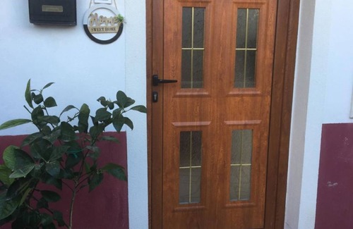 Herceg Novi Apartment | Charming retro apartment with sea views - close to the beach in historic Herceg-Novi