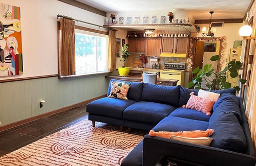 Chevy Chase Apartment | Charming retro Apartment in Chevy Chase Canyon, Rose Bowl adjacent.