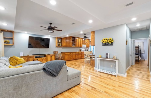 Hartford House | Charming River House, escape from the hustle and bustle of everyday life.