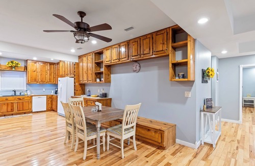 Hartford House | Charming River House, escape from the hustle and bustle of everyday life.