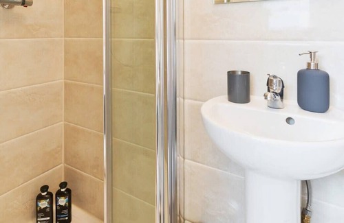 Drumcondra Apartment | Charming Riverside Apartment - Minutes from City