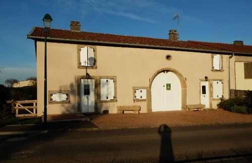 Lironcourt Cottage | Charming Riverside Cottage with Modern Amenities & Scenic Views - 28 Rue du Charmont, Lironcourt