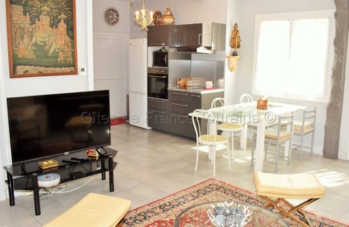 Tauxigny Cottage | Charming Riverside House with Garden, Modern Amenities, Near Loire Castles