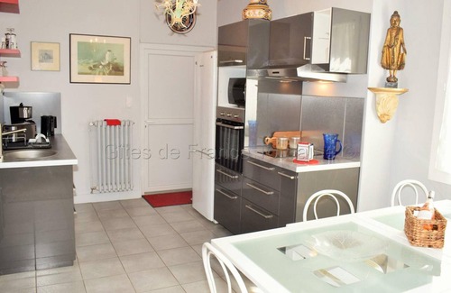 Tauxigny Cottage | Charming Riverside House with Garden, Modern Amenities, Near Loire Castles