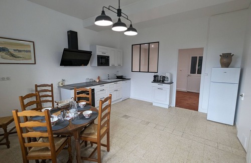 Sigloy Cottage | Charming Riverside Gîte: Family-friendly, Horse-friendly, Perfect for Cyclists