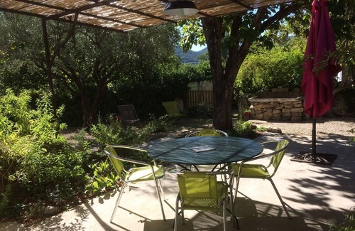 Roaix House | Charming riverside house