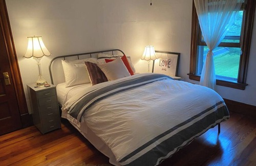Damascus Other | Charming Riverside Retreat Getaway with Scenic Views