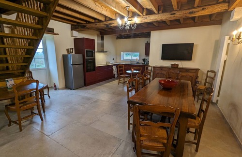 Sigloy Cottage | Charming Riverside Retreat, Near Loire's Treasures, Perfect for Families & Horse Lovers