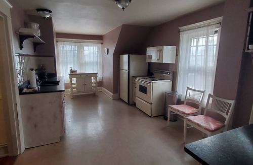 Finesville Apartment | Charming Riverview 2 bedroom Apartment