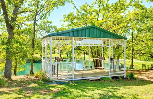 Guthrie Cottage | Charming romantic Guthrie cottage, hot tub, jacuzzi, homemade breakfast, massage