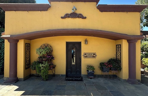 North Woodbridge Cottage | Charming Romantic River Cottage in Lodi Wine and Country