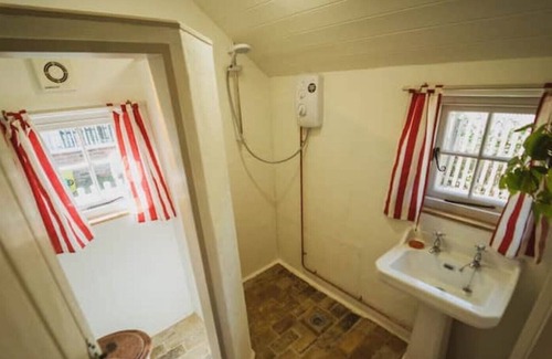 Laxfield Cabin | Charming, romantic, well equipped cabin in a lovely Suffolk village.