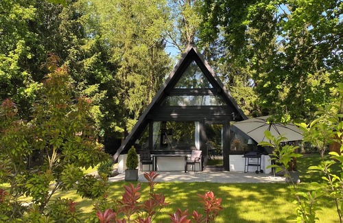 Schneverdingen House | Charming roof-only house in quiet surroundings