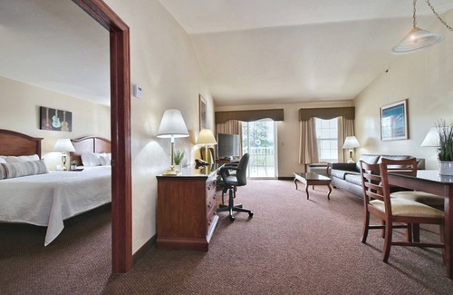 Pembine Hotel | Charming Room Near Menominee River – A Tranquil Nature Retreat