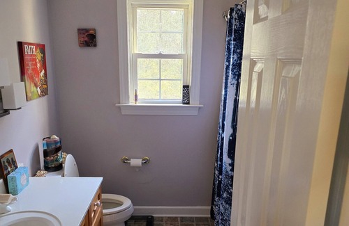 Hertford House | Charming Room Rental in Albemarle Plantation—Golf, Marina & More!