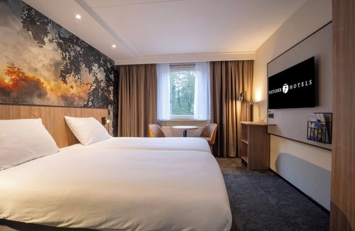 Arcen Hotel | Charming Room w/2 Twin Beds + Close to National Park De Maasduinen