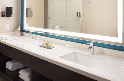 Bee Cave Hotel | Charming Room w/Scenic Rooftop Lounge, Outdoor Pool, & Pet-Friendly
