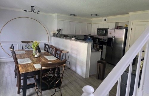 Cibolo House | Charming Room with AC, WiFi and Pool RM A