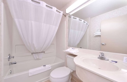 Maryville Hotel | Charming Room with Complimentary Breakfast – Perfect for Restful Stays
