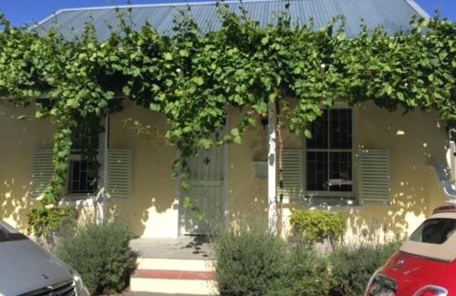 Rosebank Apartment | Charming Rosebank Cottage