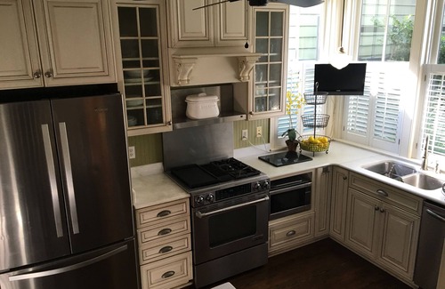 Harleston Village House | Charming Row House 2 Bedrooms with Parking and Private Patio