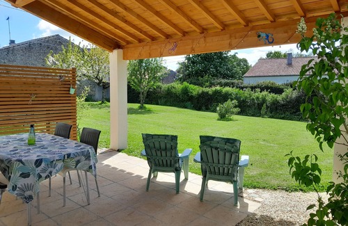 Saint-Valerien Cottage | Charming rural gite set in its own garden in the beautiful Vendee